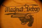 DELUXEWARE (デラックスウエア)　半袖Tシャツ　DLT-1604B　"MAGNAT DEBON"　U.S.イエロー×フットブルー